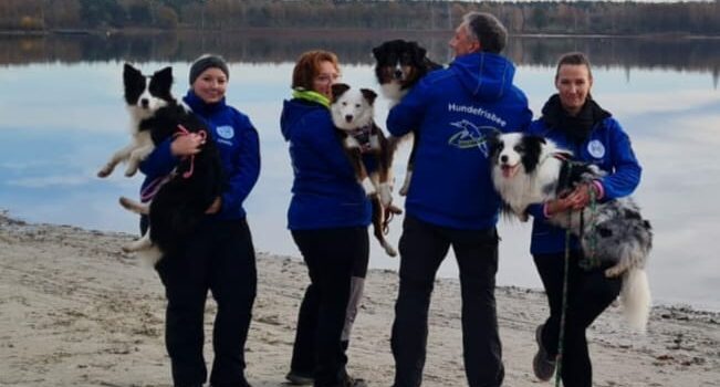 Zu Gast beim Hundeweihnachtsmarkt Zu Gast beim Hundeweihnachtsmarkt
